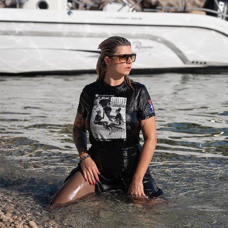 aMERCH Boat and model in black